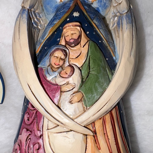 Jim Shore Heartwood Creek Angel with Holy Family Figurine in Blue and Cream - Picture 9 of 9